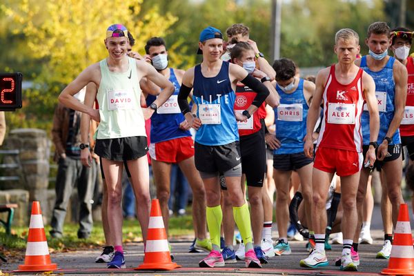 David Brecht (LG Braunschweig), Tim-Niklas Schwippel (LG Braunschweig), Alexander Hirschhaeuser (ASC Breidenbach) am 25.10.2020 beim BLN 42195 Halbmarathon & Marathon in Bernoewe (Stadt Oranienburg)