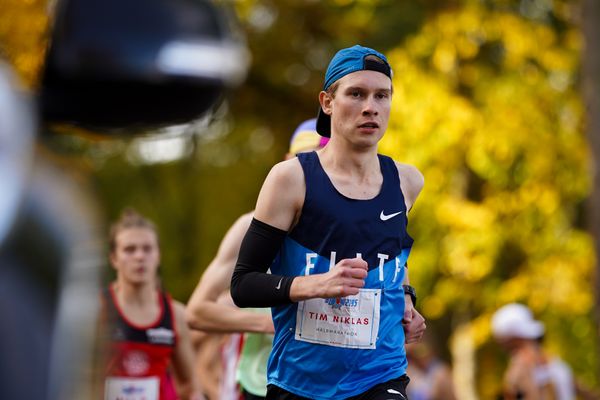 Tim-Niklas Schwippel (LG Braunschweig) am 25.10.2020 beim BLN 42195 Halbmarathon & Marathon in Bernoewe (Stadt Oranienburg)