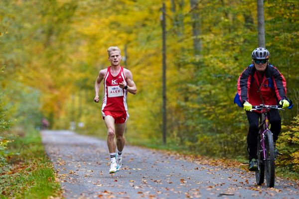 Alexander Hirschhaeuser (ASC Breidenbach) am 25.10.2020 beim BLN 42195 Halbmarathon & Marathon in Bernoewe (Stadt Oranienburg)