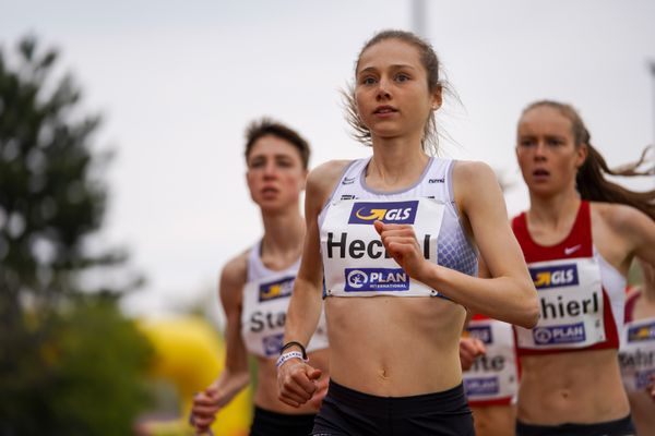 Emma Heckel (LG TELIS FINANZ Regensburg) am 01.05.2021 waehrend der Deutschen Meisterschaften Langstrecke im Otto-Schott-Sportzentrum in Mainz