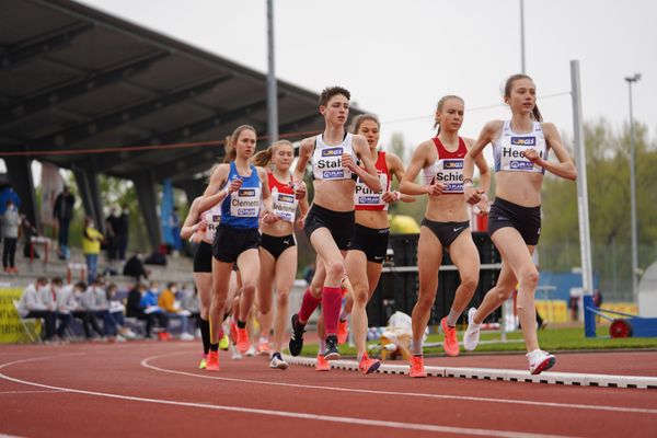 Jasmina Stahl (Hannover 96), Finja Schierl (ASC Darmstadt), Emma Heckel (LG TELIS FINANZ Regensburg), Svenja Clemens (LG Odenwald) am 01.05.2021 waehrend der Deutschen Meisterschaften Langstrecke im Otto-Schott-Sportzentrum in Mainz