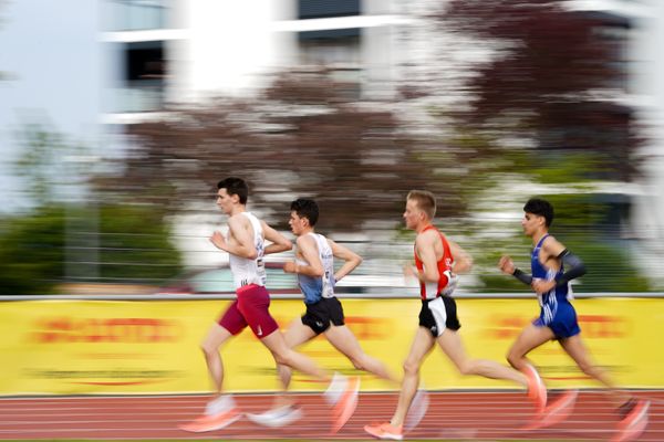 Theodor Schucht (SCC Berlin), Tobias Prater (LG TELIS FINANZ Regensburg), Henrik Lindstrot (LG Olympia Dortmund) und Anas Belfqih (TV Waldstrasse Wiesbaden) am 01.05.2021 waehrend der Deutschen Meisterschaften Langstrecke im Otto-Schott-Sportzentrum in Mainz