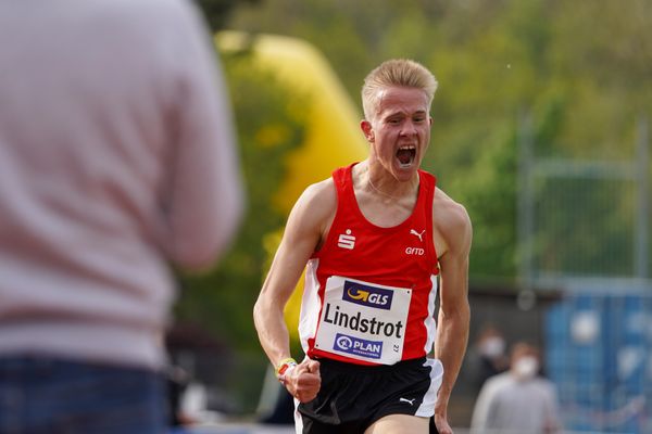 Neuer Deutscher Meister ueber 10000m der maennlichen U20 Henrik Lindstrot (LG Olympia Dortmund) am 01.05.2021 waehrend der Deutschen Meisterschaften Langstrecke im Otto-Schott-Sportzentrum in Mainz