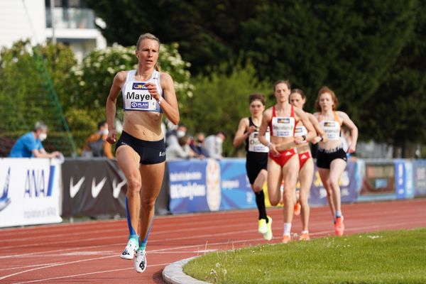 Domenika Mayer (LG TELIS FINANZ Regensburg) am 01.05.2021 waehrend der Deutschen Meisterschaften Langstrecke im Otto-Schott-Sportzentrum in Mainz
