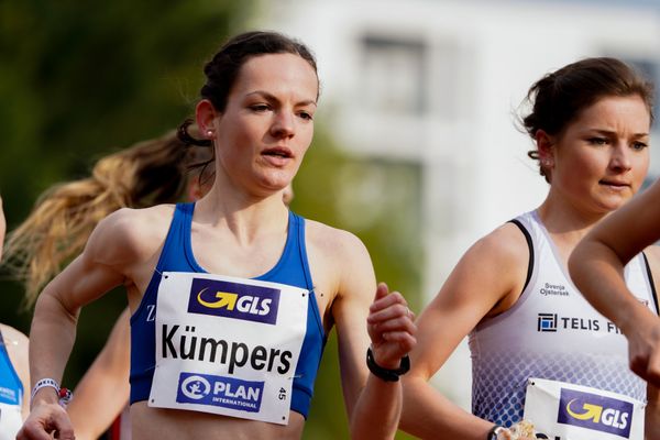 Julia Kuempers (Leichtathletikclub Kronshagen) am 01.05.2021 waehrend der Deutschen Meisterschaften Langstrecke im Otto-Schott-Sportzentrum in Mainz