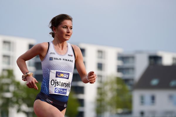 Svenja Ojstersek (LG TELIS FINANZ Regensburg) am 01.05.2021 waehrend der Deutschen Meisterschaften Langstrecke im Otto-Schott-Sportzentrum in Mainz