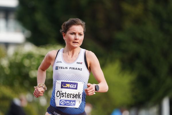 Svenja Ojstersek (LG TELIS FINANZ Regensburg) am 01.05.2021 waehrend der Deutschen Meisterschaften Langstrecke im Otto-Schott-Sportzentrum in Mainz