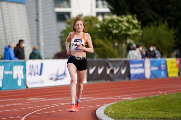 Eva Dieterich (Laufteam Kassel) am 01.05.2021 waehrend der Deutschen Meisterschaften Langstrecke im Otto-Schott-Sportzentrum in Mainz