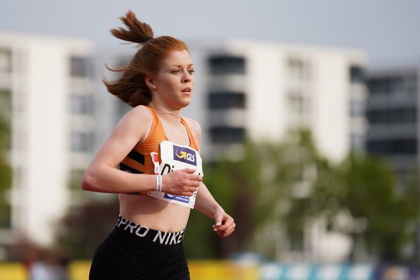 Eva Dieterich (Laufteam Kassel) am 01.05.2021 waehrend der Deutschen Meisterschaften Langstrecke im Otto-Schott-Sportzentrum in Mainz