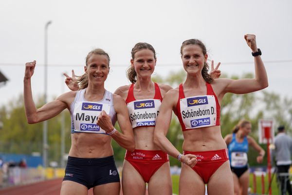Domenika Mayer (LG TELIS FINANZ Regensburg), Rabea Schoeneborn (LG Nord Berlin) und Deborah Schoeneborn (LG Nord Berlin) am 01.05.2021 waehrend der Deutschen Meisterschaften Langstrecke im Otto-Schott-Sportzentrum in Mainz