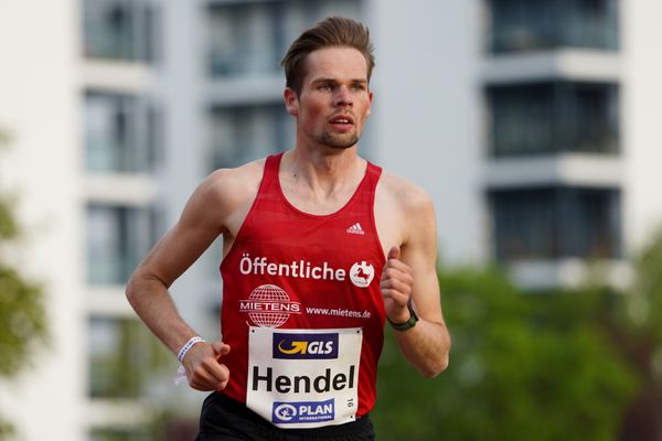 Sebastian Hendel (LG Braunschweig) am 01.05.2021 waehrend der Deutschen Meisterschaften Langstrecke im Otto-Schott-Sportzentrum in Mainz