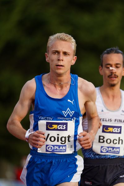 Nils Voigt (TV Wattenscheid 01) am 01.05.2021 waehrend der Deutschen Meisterschaften Langstrecke im Otto-Schott-Sportzentrum in Mainz