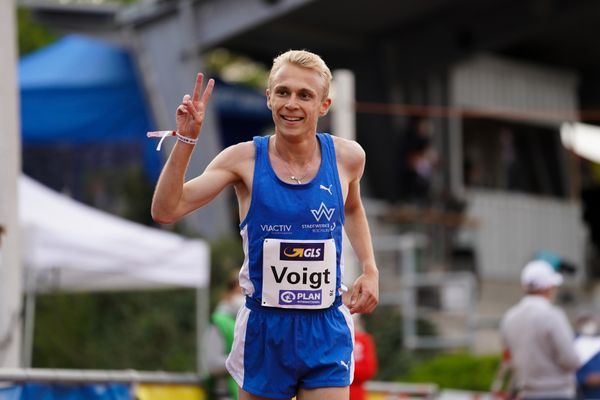 Deutscher Meister ueber 10000m Nils Voigt (TV Wattenscheid 01) am 01.05.2021 waehrend der Deutschen Meisterschaften Langstrecke im Otto-Schott-Sportzentrum in Mainz