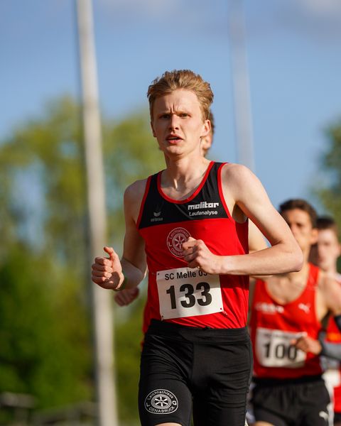 Linus Vennemann (LG Osnabrueck) ueber 1500m am 29.05.2021 waehrend des Frank Ruediger Sportfestes auf dem Carl-Starcke-Platz in Melle