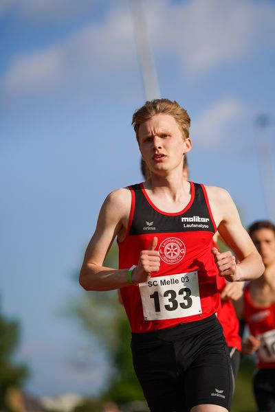 Linus Vennemann (LG Osnabrueck) ueber 1500m am 29.05.2021 waehrend des Frank Ruediger Sportfestes auf dem Carl-Starcke-Platz in Melle