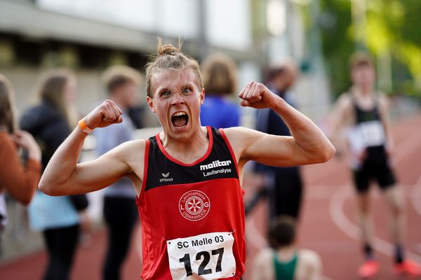 Nils Huhtakangas (LG Osnabrueck) im Ziel am 29.05.2021 waehrend des Frank Ruediger Sportfestes auf dem Carl-Starcke-Platz in Melle