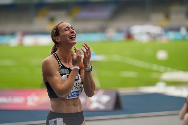 Alexandra Burghardt (LG Gendorf Wacker Burghausen) freut sich ueber ihren Titel und die Olympianorm am 05.06.2021 waehrend den deutschen Leichtathletik-Meisterschaften 2021 im Eintracht-Stadion in Braunschweig