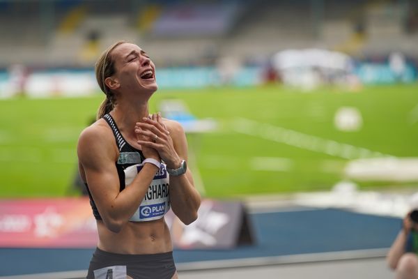 Alexandra Burghardt (LG Gendorf Wacker Burghausen) freut sich ueber ihren Titel und die Olympianorm am 05.06.2021 waehrend den deutschen Leichtathletik-Meisterschaften 2021 im Eintracht-Stadion in Braunschweig