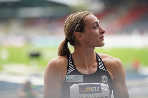 Alexandra Burghardt (LG Gendorf Wacker Burghausen) freut sich ueber ihren Titel und die Olympianorm am 05.06.2021 waehrend den deutschen Leichtathletik-Meisterschaften 2021 im Eintracht-Stadion in Braunschweig