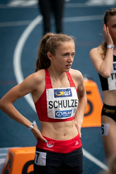 Sarah Fleur Schulze (VfL Eintracht Hannover) vor dem 800m Finale am 06.06.2021 waehrend den deutschen Leichtathletik-Meisterschaften 2021 im Eintracht-Stadion in Braunschweig