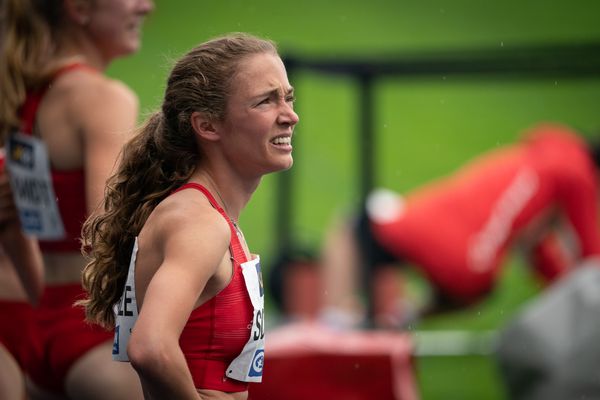 Sarah Fleur Schulze (VfL Eintracht Hannover)  nach dem 800m Lauf am 06.06.2021 waehrend den deutschen Leichtathletik-Meisterschaften 2021 im Eintracht-Stadion in Braunschweig