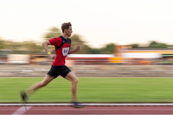 Marten Mueller (TSV Mehrum) ueber 800m am 18.06.2021 waehrend den NLV + BLV Landesmeisterschaften im Jahnstadion in Göttingen