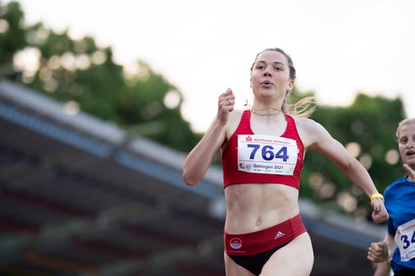 Smilla Kolbe (VfL Eintracht Hannover) ueber 800m am 18.06.2021 waehrend den NLV + BLV Landesmeisterschaften im Jahnstadion in Göttingen