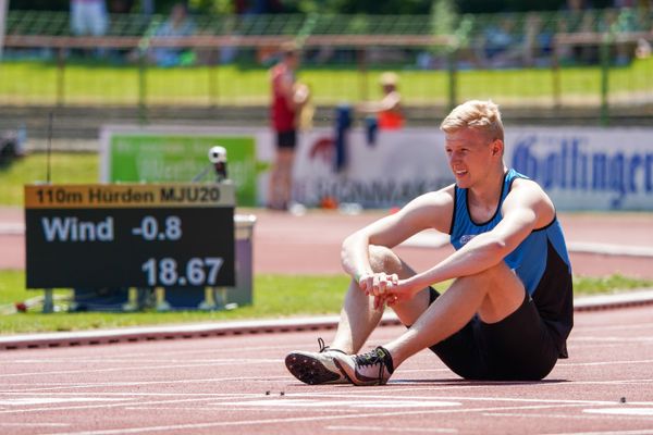 Moll Henrik (LG Unterlüß/Faßberg/Oldendorf) bleibt an der letzten Hürde haengen
am 19.06.2021 waehrend den NLV + BLV Landesmeisterschaften im Jahnstadion in Göttingen