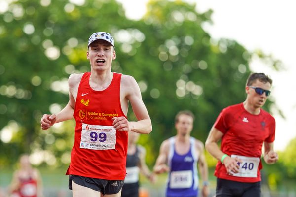 David Brecht (Braunschweiger Laufclub) gewinnt die 5000m am 19.06.2021 waehrend den NLV + BLV Landesmeisterschaften im Jahnstadion in Göttingen