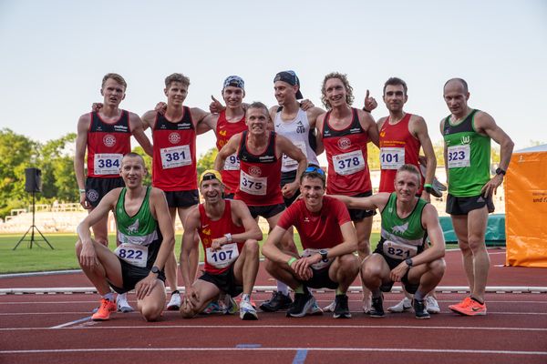 Die 5000m Laeufer: V.l.n.r.; Linus Vennemann (LG Osnabrueck), Steffen Hannich (VfL Wolfsburg), Steffen Riesenpatt (LG Osnabrueck), Dominik Schrader (Braunschweiger Laufclub), David Brecht (Braunschweiger Laufclub), Nils Huhtakangas (LG Osnabrueck), Nicolai Riechers (OTB Osnabrueck), Bastian Martschausky (DSC Oldenburg)  Felix Nadeborn (LG Osnabrueck), Mattia Guglielmi (Braunschweiger Laufclub), Marc Guenther (VfL Wolfsburg), Valentin Harwardt (VfL Wolfsburg) am 19.06.2021 waehrend den NLV + BLV Landesmeisterschaften im Jahnstadion in Göttingen