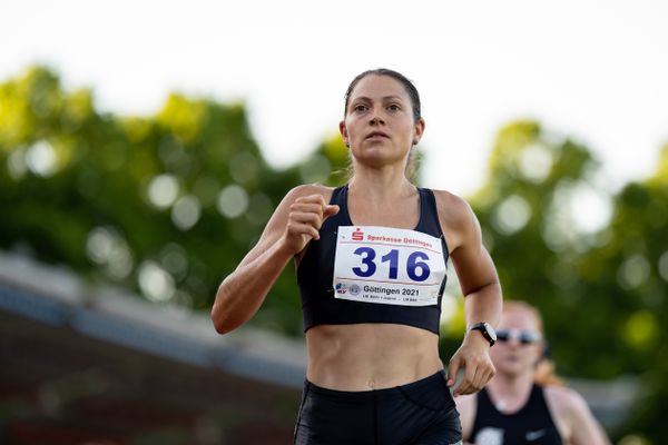 Naima Madlen Diesner (LG Goettingen) ueber 5000m am 19.06.2021 waehrend den NLV + BLV Landesmeisterschaften im Jahnstadion in Göttingen