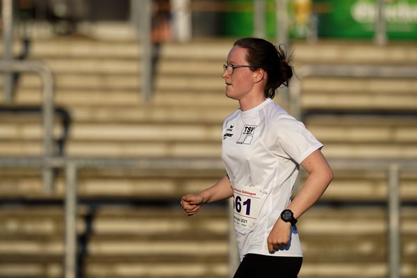 Maite Farin (TSV Neustadt) ueber 5000m am 19.06.2021 waehrend den NLV + BLV Landesmeisterschaften im Jahnstadion in Göttingen