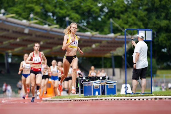 Xenia Krebs (VfL Loeningen) vor Jana Schluesche (VfL Eintracht Hannover) am 20.06.2021 waehrend den NLV + BLV Landesmeisterschaften im Jahnstadion in Göttingen