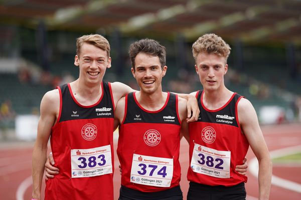 Das 800m-Trio der LG Osnabrueck: Erik Siemer (LG Osnabrueck), Marvin Dierker (LG Osnabrueck) und Andre Rohling (LG Osnabrueck) am 20.06.2021 waehrend den NLV + BLV Landesmeisterschaften im Jahnstadion in Göttingen