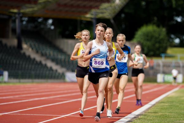 Paula Marschner (SN/HSG Turbine Zittau e.V.) fuehrt das Feld an am 20.06.2021 waehrend den NLV + BLV Landesmeisterschaften im Jahnstadion in Göttingen