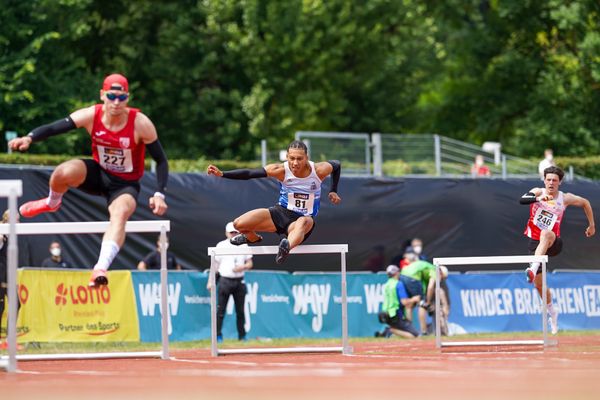 Lukas Peter (LC Jena), Jordan Gordon (OTB Osnabrueck)  und Lennart Roos (LG Rhein-Wied) am 26.06.2021 waehrend den deutschen U23 Leichtathletik-Meisterschaften 2021 im Stadion Oberwerth in Koblenz