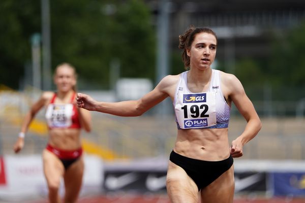 Mona Mayer (LG TELIS FINANZ Regensburg) im 400m Vorlauf am 26.06.2021 waehrend den deutschen U23 Leichtathletik-Meisterschaften 2021 im Stadion Oberwerth in Koblenz