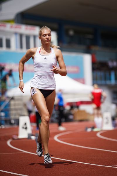 Luna Thiel (VfL Eintracht Hannover) vor dem 400m Vorlauf am 26.06.2021 waehrend den deutschen U23 Leichtathletik-Meisterschaften 2021 im Stadion Oberwerth in Koblenz