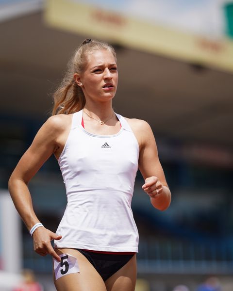 Luna Thiel (VfL Eintracht Hannover) vor dem 400m Vorlauf am 26.06.2021 waehrend den deutschen U23 Leichtathletik-Meisterschaften 2021 im Stadion Oberwerth in Koblenz