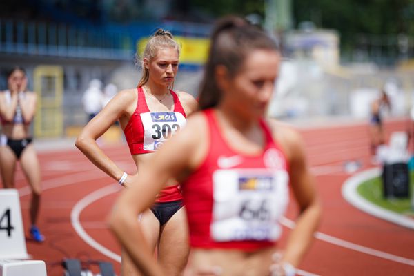 Luna Thiel (VfL Eintracht Hannover) vor dem 400m Vorlauf am 26.06.2021 waehrend den deutschen U23 Leichtathletik-Meisterschaften 2021 im Stadion Oberwerth in Koblenz