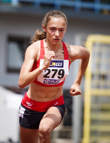 Sarah Fleur Schulze (VfL Eintracht Hannover) im 800m Vorlauf am 26.06.2021 waehrend den deutschen U23 Leichtathletik-Meisterschaften 2021 im Stadion Oberwerth in Koblenz