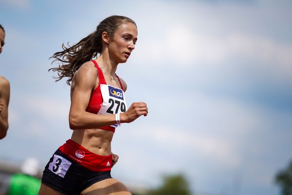 Sarah Fleur Schulze (VfL Eintracht Hannover) im 800m Vorlauf am 26.06.2021 waehrend den deutschen U23 Leichtathletik-Meisterschaften 2021 im Stadion Oberwerth in Koblenz