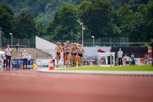 800m Vorlauf mit Xenia Krebs (VfL Loeningen) Majtie Kolberg (LG Kreis Ahrweiler) und Sophia Volkmer (TV Wetzlar) am 26.06.2021 waehrend den deutschen U23 Leichtathletik-Meisterschaften 2021 im Stadion Oberwerth in Koblenz