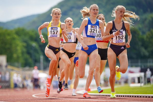 800m Vorlauf mit Xenia Krebs (VfL Loeningen),Majtie Kolberg (LG Kreis Ahrweiler) und Sophia Volkmer (TV Wetzlar) am 26.06.2021 waehrend den deutschen U23 Leichtathletik-Meisterschaften 2021 im Stadion Oberwerth in Koblenz