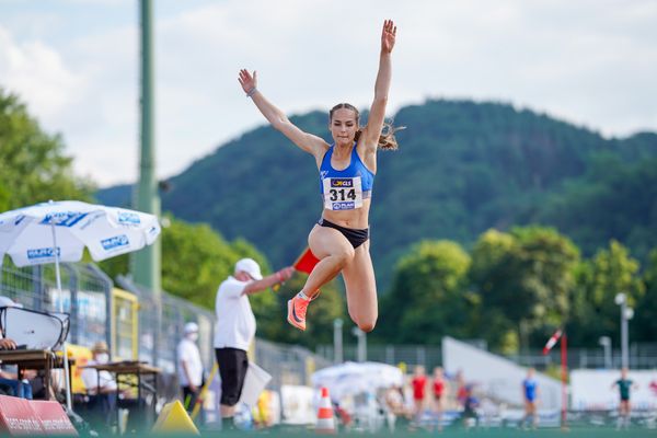 Sophie Ullrich (Wiesbadener LV) im Dreisprung am 26.06.2021 waehrend den deutschen U23 Leichtathletik-Meisterschaften 2021 im Stadion Oberwerth in Koblenz