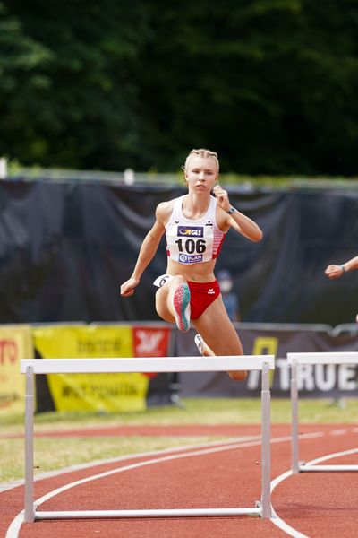 Viviane Heilmann (Sportclub Magdeburg) im 400m Huerden Finale am 27.06.2021 waehrend den deutschen U23 Leichtathletik-Meisterschaften 2021 im Stadion Oberwerth in Koblenz