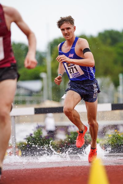 Velten Schneider (VfL Sindelfingen) ueber 3000m Hindernis am 27.06.2021 waehrend den deutschen U23 Leichtathletik-Meisterschaften 2021 im Stadion Oberwerth in Koblenz