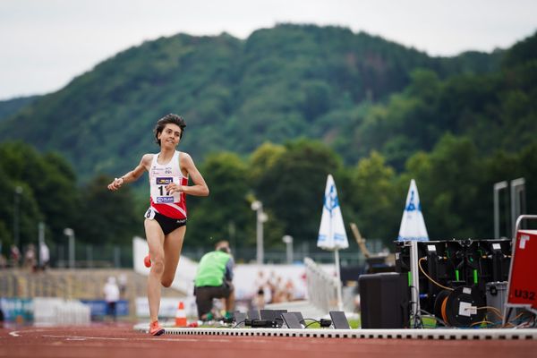 Sara Benfares (LC Rehlingen) im 1500m Finale am 27.06.2021 waehrend den deutschen U23 Leichtathletik-Meisterschaften 2021 im Stadion Oberwerth in Koblenz