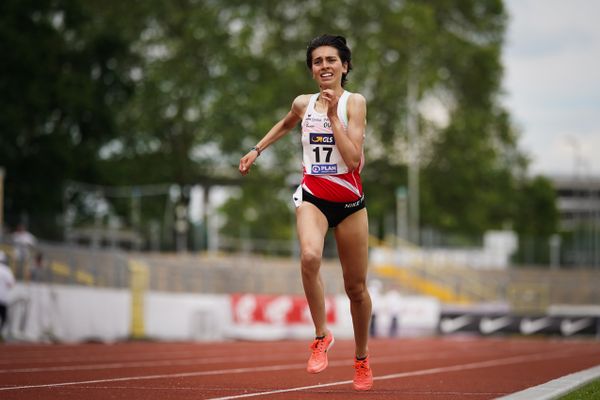 Sara Benfares (LC Rehlingen) im 1500m Finale am 27.06.2021 waehrend den deutschen U23 Leichtathletik-Meisterschaften 2021 im Stadion Oberwerth in Koblenz