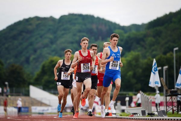 Maximilian Sluka (TV Wattenscheid 01) vor Sven Wagner (Koenigsteiner LV) am 27.06.2021 waehrend den deutschen U23 Leichtathletik-Meisterschaften 2021 im Stadion Oberwerth in Koblenz